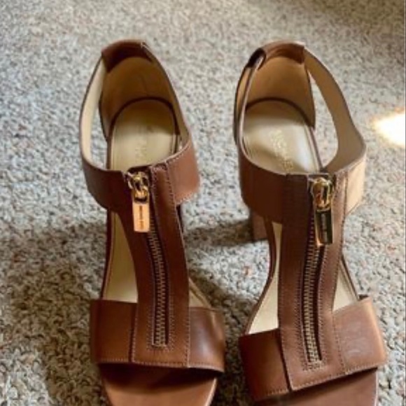 Michael Kors brown zip front heel - Picture 5 of 5